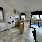 Modernes Einfamilienhaus Mit Pool By Interhome Vakantiehuis Torroella de Montgrí